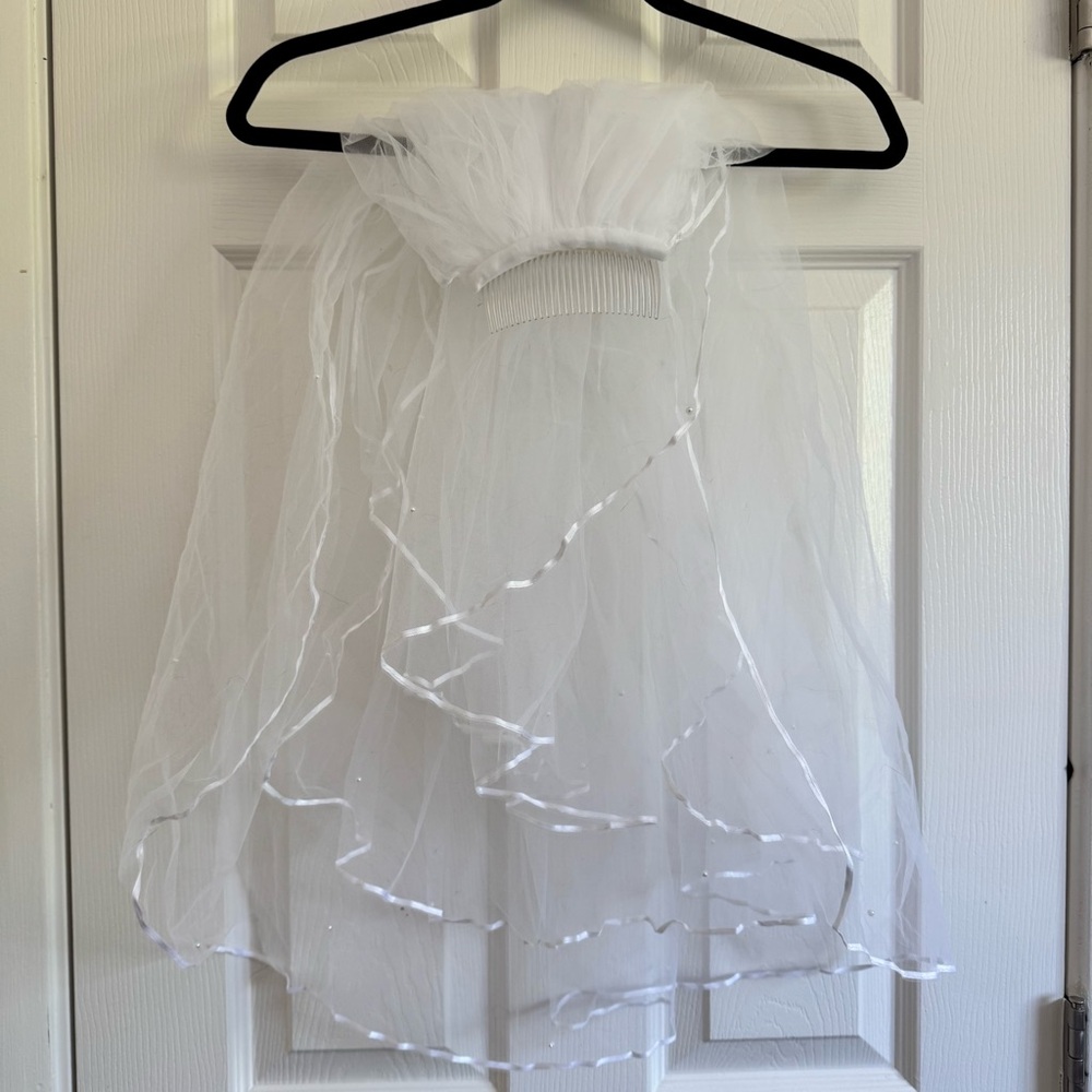 Elegant White Bridal Veil
